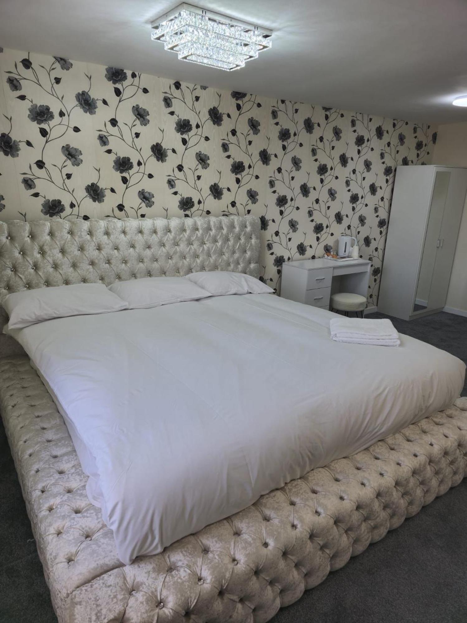 Zaheer'S Hotel Бэлдок Экстерьер фото